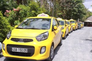 Read more about the article Taxi công nghệ mất ‘thời gian nhàn rỗi’ khi lắp biển vàng cam?